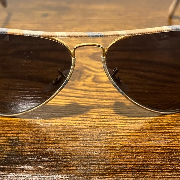 Ray-Ban Classic Aviator Sunglasses - Picture 2 of 9